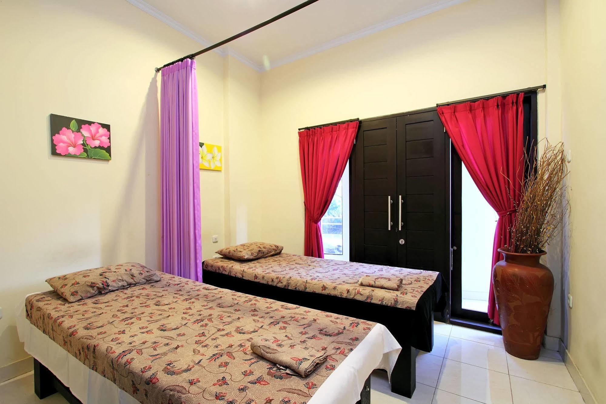 Ramantika Bali House Hotel Jimbaran  Exterior photo