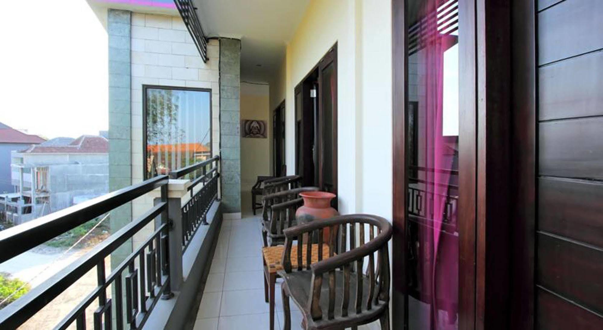 Ramantika Bali House Hotel Jimbaran  Exterior photo
